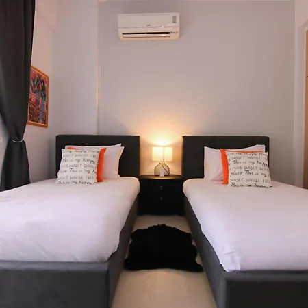 Queens Garden By Staycom * パ フォス