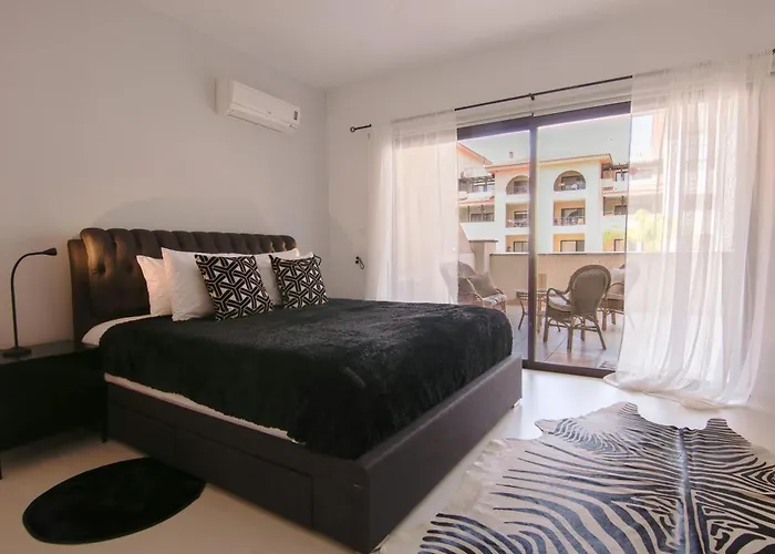 Queens Garden By Staycom Apartament